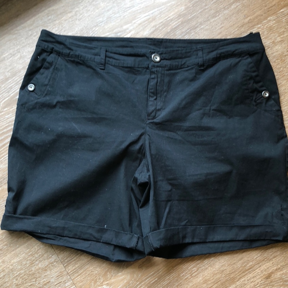 LB Bermuda shorts